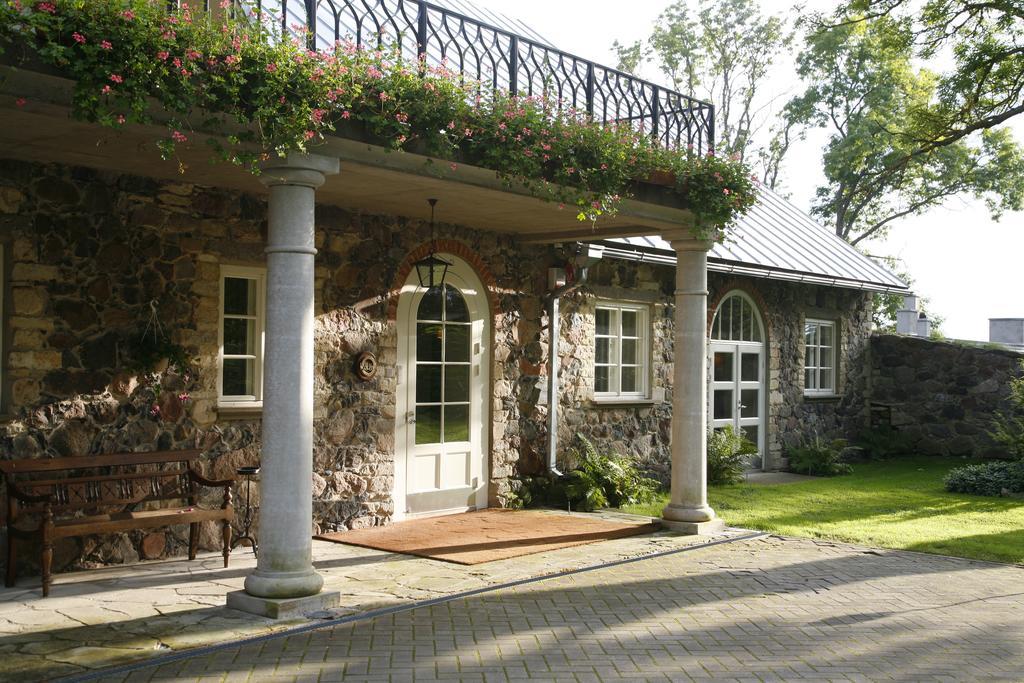 Paedaste Manor Exterior photo