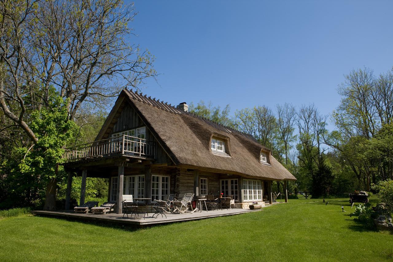 Paedaste Manor Exterior photo